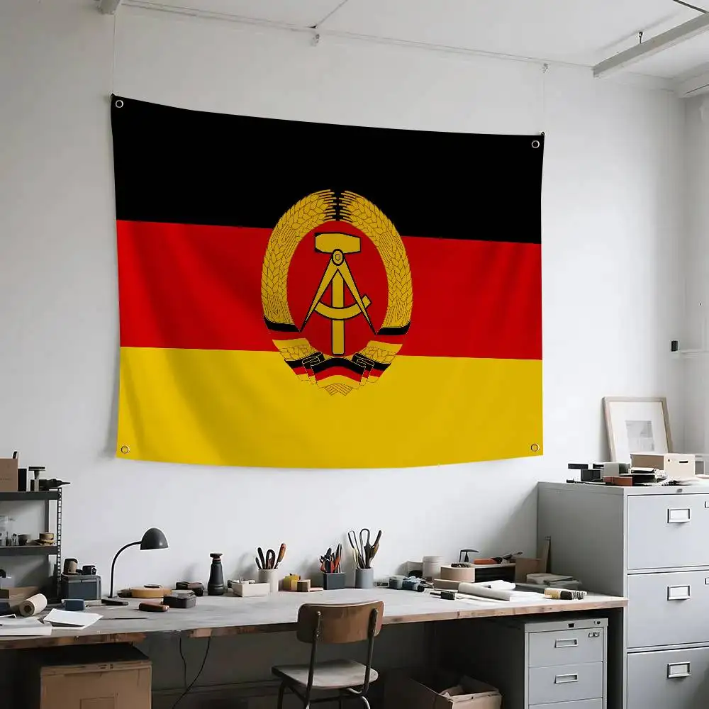 E-DDR-Flaggenbanner mit vier Ösen aus Polyester für den Außenbereich und Raumdekoration – Ästhetik für Ihr Zuhause Image