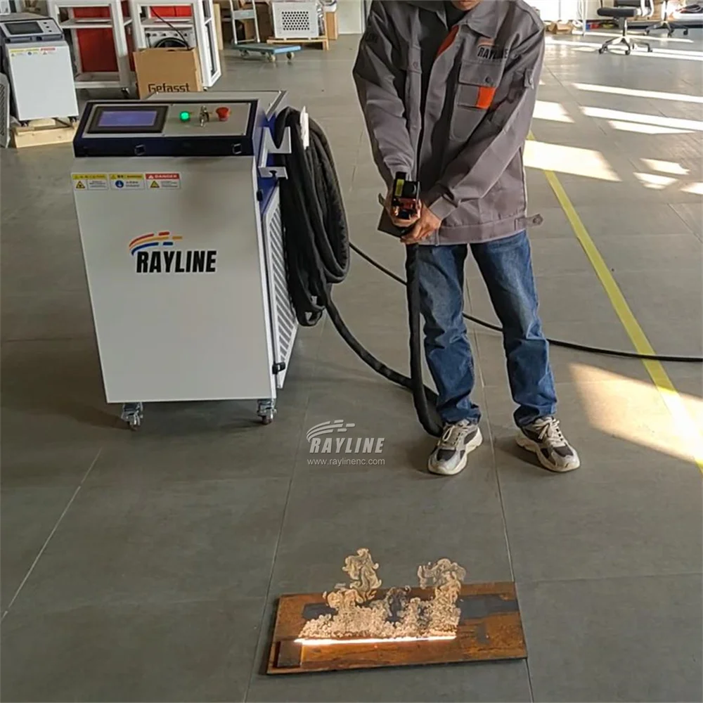 Auto-Aufbereitungs-Laser-Rostentferner 1500W 2000W Wasserkühlung Metallentfernungs-Laserreinigungsmaschine Großformat-Reinigungspistole Image