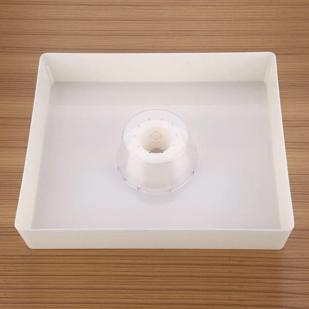 4L Bee Water Feeder Kunststoff Beehive Trinknapf mit kleinem Loch Design Bee Keeping Equipment Imkereiwerkzeug