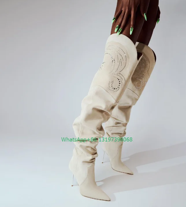 Damen-Oberschenkelstiefel aus Wildleder mit hohlem Design und silbernem Absatz, tägliches Plissee-Design, High-Heels-Stiefel, spitze Zehen, Büro-Damenstiefel, Größe 46,