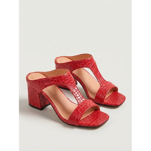 Elegante weiße Damensandalen mit Krokodilprägung – schicke Pantoletten mit eckiger Zehenpartie und Blockabsatz für formelle Abende auf Kreuzfahrtschiffen und Galas. Sommerurlaub in Ferienanlagen Image