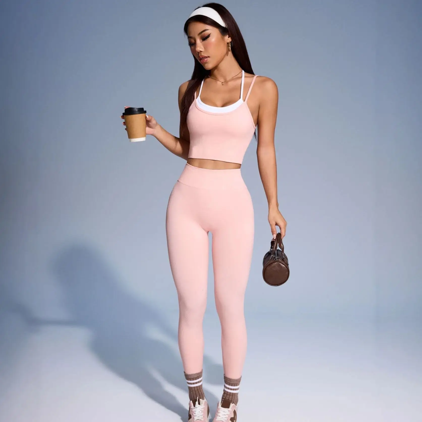 Nouvel ensemble de sport pour femme : tenue de yoga rose et blanche à séchage rapide, débardeur de yoga, survêtement de course, t-shirt de sport, ensembles de vêtements de yoga