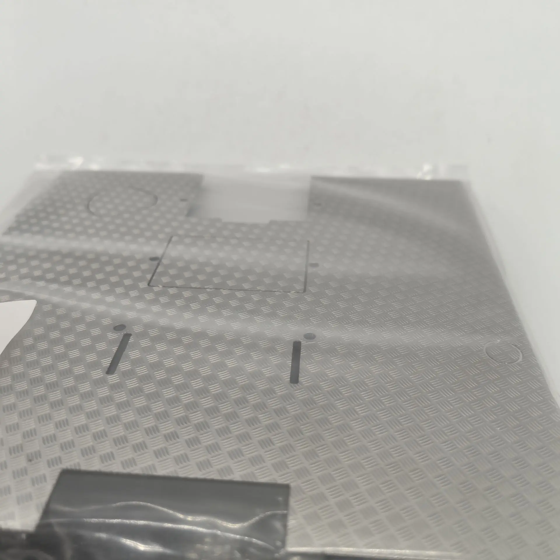 RC Spielzeug-LKW 770S 4x2 Unterfahrschutz Trittplatte für Tamiya SCANIA 770S 4x2 56379 1/14 RC Traktor-LKW DIY Teile Zubehör DG MODEL