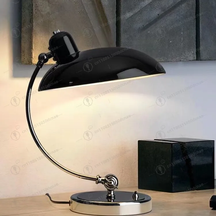 Dänische nordische mittelalterliche Tischlampe Schlafzimmer Nachttischlampe einfache Schreibtischlampe Studierzimmer Bauhaus Retro-Lampen