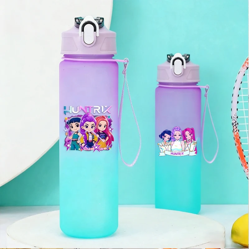 750ml KPop Demon Hunters Farbverlauf Wasserflaschen Hochkapazitäts-Trinkbecher mit Strohhalm Tragbare Mädchen-Trinkflasche für Büro, Schule und Outdoor Image
