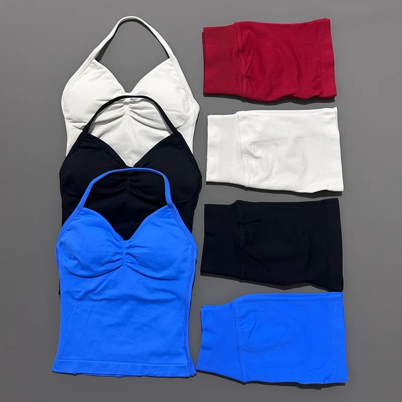 Ensemble de sport 2 pièces pour femme : Haut dos nu à licou et short taille basse sans couture, tenue de fitness moulante et short de sport rehausseur de fessiers