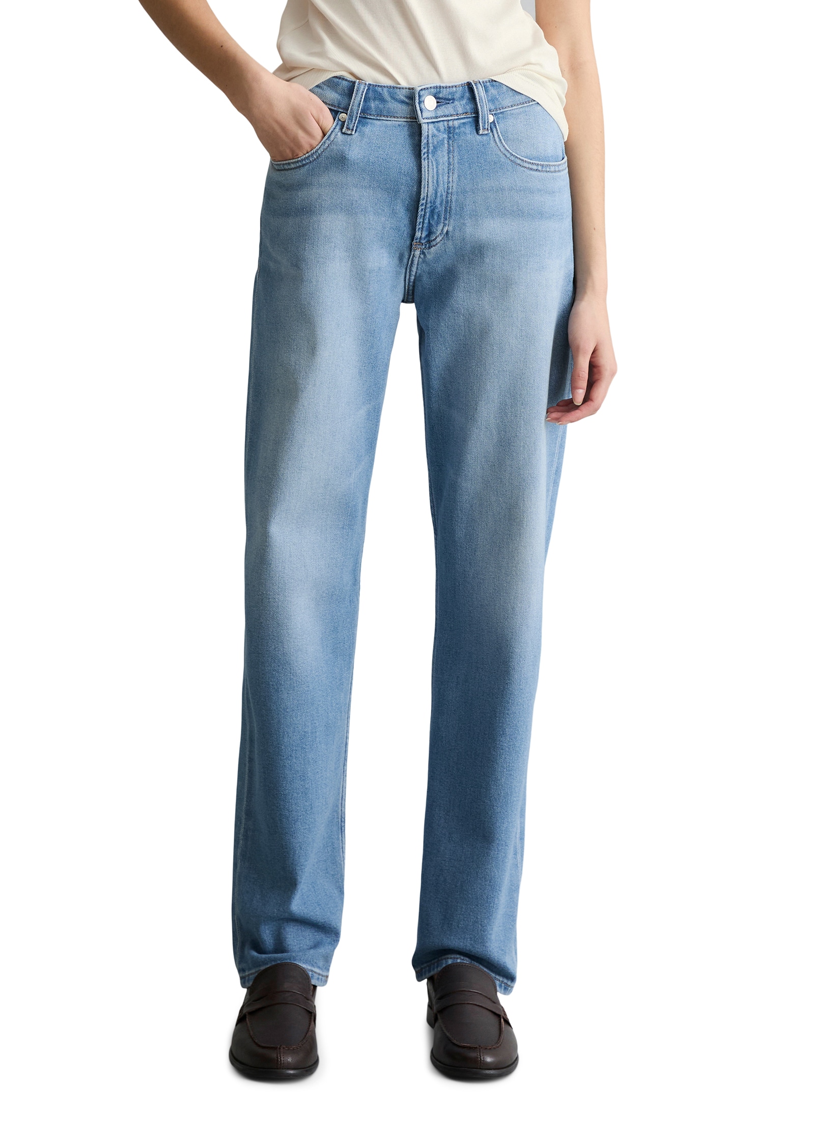 Straight-Jeans MARC O'POLO DENIM, Damen, Gr. 28, Länge 30, bright blau, Denim/Jeans, Obermaterial: 60% Baumwolle, 39% Lyocell, 1% Elasthan, straight fit lang, Jeans Straight-Jeans, Model Olina straight aus weichem Organic Cotton-Lyocell-Mix Image