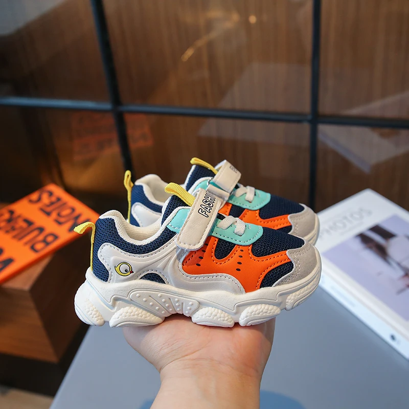 Neue Frühlings-Kindersportschuhe, Weiche Sohle, Rutschfeste Atmungsaktive Mesh-Oberfläche, Modische Outdoor-Sneaker für Jungen und Mädchen, Lässige Kinderschuhe
