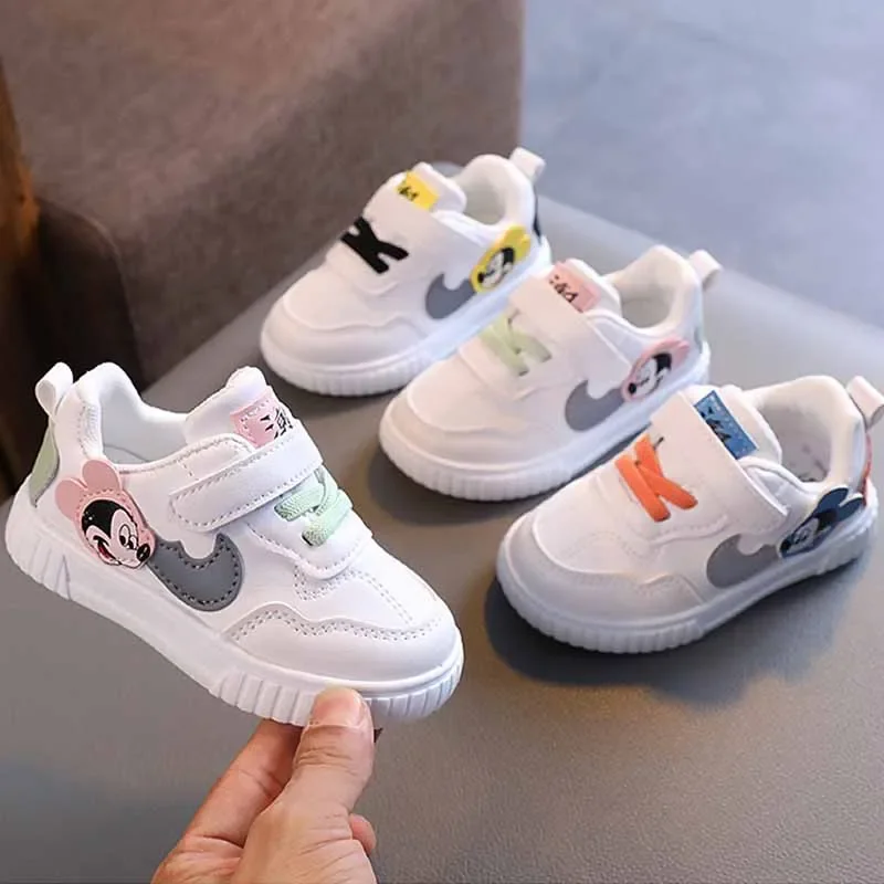 Disney Mickey Mouse Kleinkind-Babyschuhe mit weicher Sohle, niedliche Freizeitschuhe für Kinder, 0–2 Jahre, modische Outdoor-Sneaker für Babys