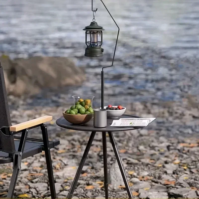 Tragbarer schwarzer Outdoor-Tisch mit Lampenständer, faltbarer Eisenkonstruktion, lässiger Stil, kleiner Outdoor-Tisch