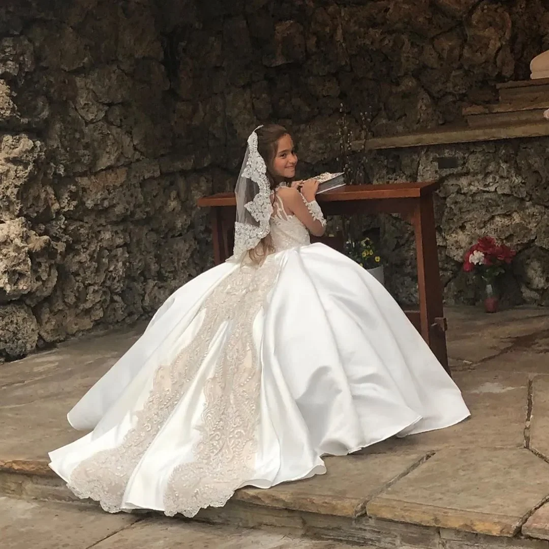 Elegantes Blumenmädchenkleid mit langen Ärmeln und Stehkragen für Hochzeiten, Spitzenapplikationen, Kristallperlen, Prinzessin, Kindergeburtstagsparty-Kleider Image