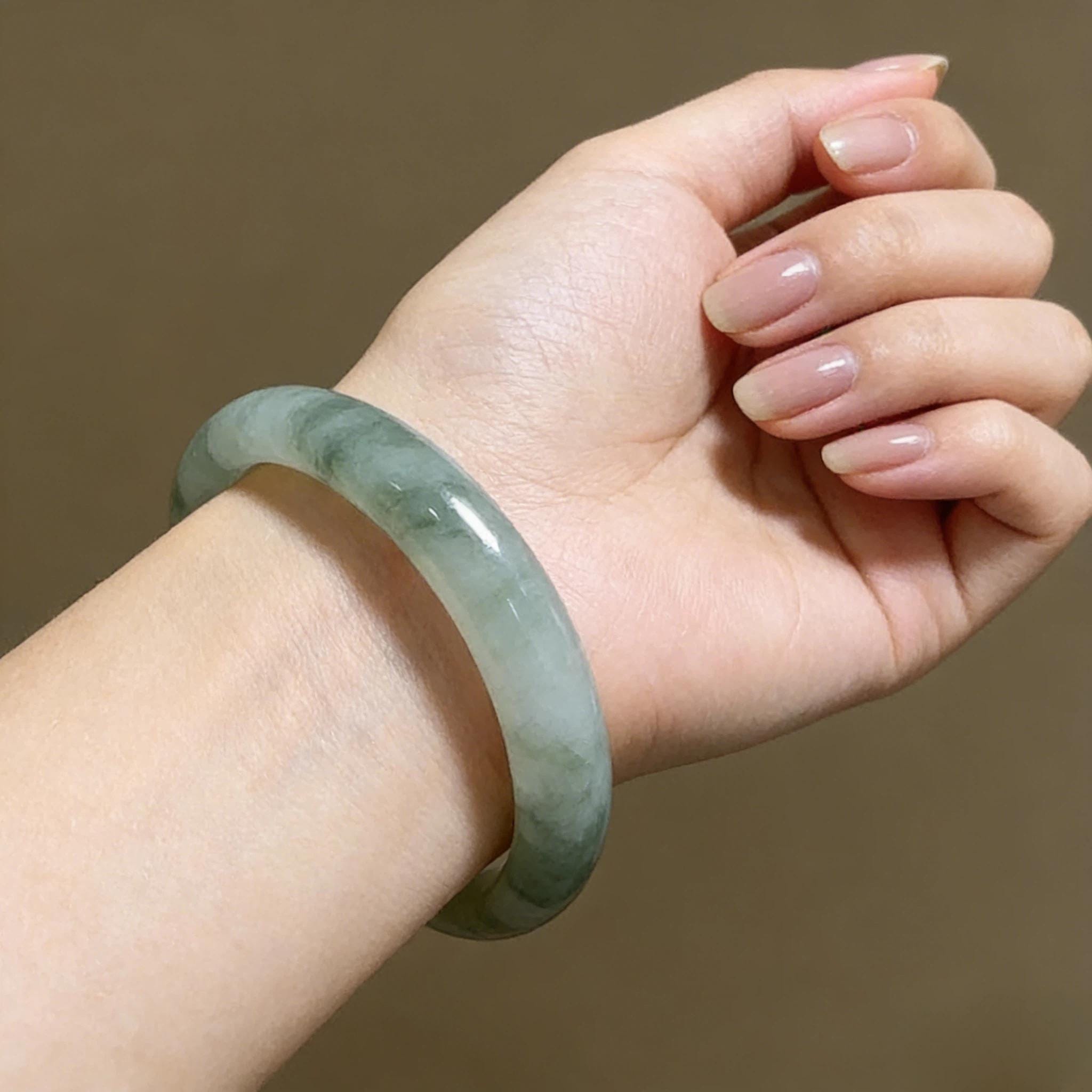 Bracciale rigido in giada verde, bracciale in vera giada per donna, gioielli in giada, bracciale rigido in giada naturale, bracciale rigido in giada v