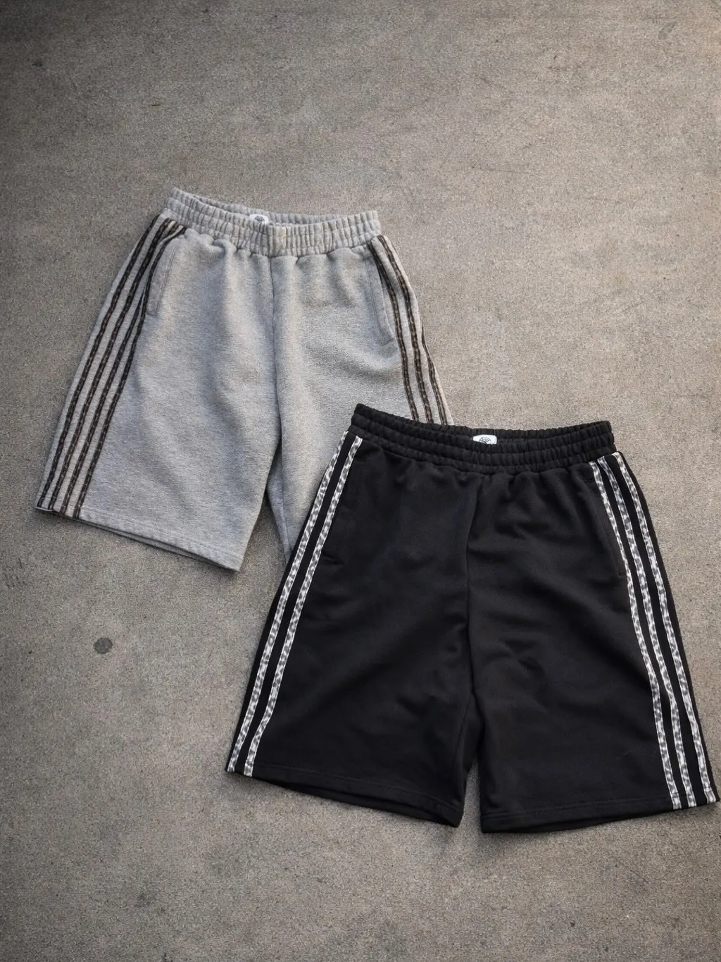 2026 Trendige Y2K Retro Shorts mit Seitenstreifen für Herren, Locker Sitzende Lässige Sweatshorts, Hip-Hop Streetwear in Schwarz und Grau, Zwei Farben mit Elastischem Bund