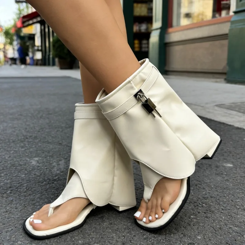 Französische Mode: Elegante Fischgrätmuster-Stiefeletten für Damen mit Blockabsatz und eckiger offener Spitze