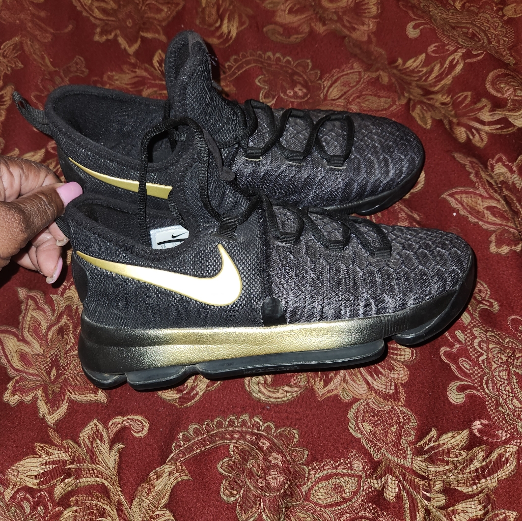 Nike Shoes | Black And Gold Kd Tennis Shoes | Color: Black/Gold | Size: 7y