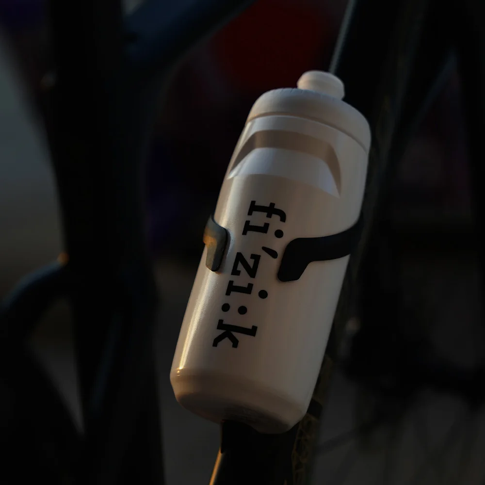 Fizik Fahrrad-Trinkflasche, Leichte Auslaufsichere Sportflasche für Rennrad & MTB, Wiederverwendbarer Tragbarer Fahrrad-Trinkbecher Image