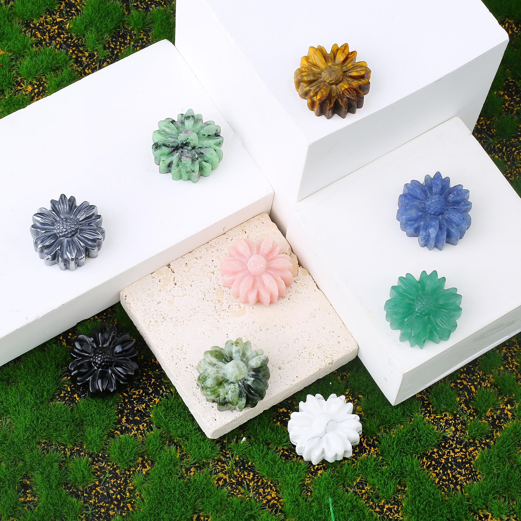 Ciondolo a forma di margherita in cristallo intagliato a mano - Ciondolo a forma di fiore con pietra preziosa naturale (15 pietre), ciondolo a forma d