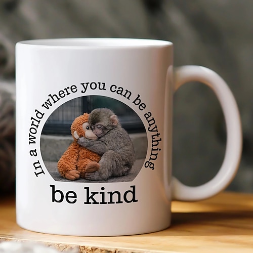 Sei freundlich - Baby Punch Monkey Meme lustige Meme Schütze Punch Monkey Meme Kaffeetasse Geschenk für Tierliebhaber lustige Kaffeetasse für Freund Kollege mikrowellenfeste Keramiktasse Image