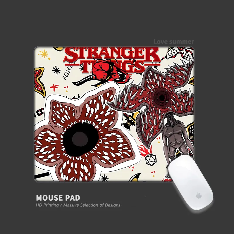 Kleines PU-Mauspad „Stranger Demogorgon“ – Geschenke & Accessoires – Computer-Leder-Mauspad für Büro & Wohnheim – Tragbare Tischunterlage mit umrandeten Kanten Image