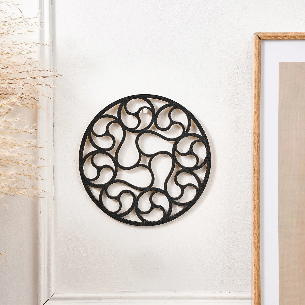 1 x hängende Dekoration aus schwarzem Holz mit kreisförmigem Muster, geeignet für Haustüren und Fenster, Wanddekoration und warme Geschenke