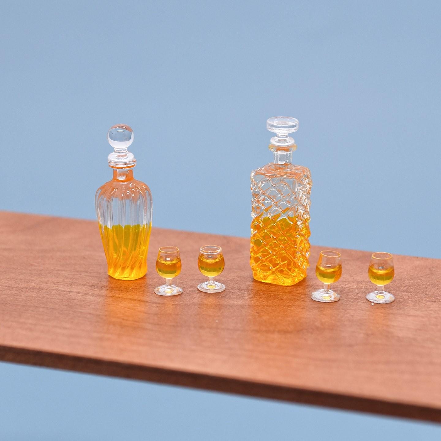 Set di decanter per whisky e bicchieri in miniatura per casa delle bambole / Accessori da bar in resina in scala 1:12