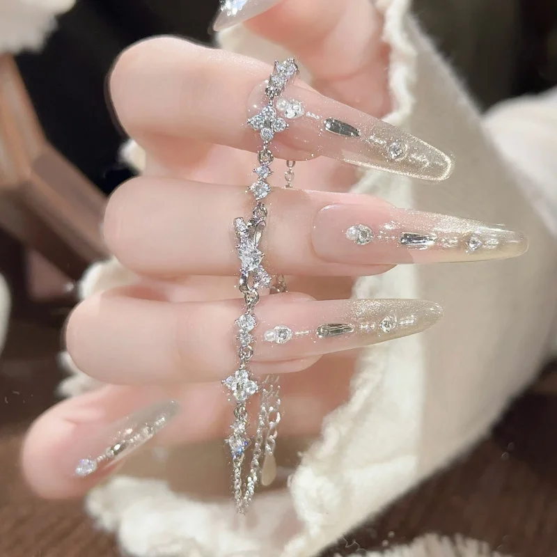 Das elegante, feenhaft rosa Schmetterlingsknoten-Armband für Damen strahlt mit einem Hauch von Eleganz und ist perfekt für süße Mädchen.