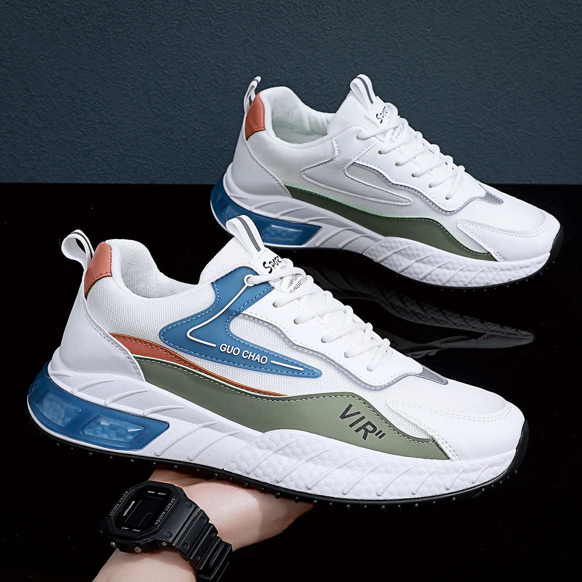 Scarpe da uomo estive nuove scarpe traspiranti con suola spessa alla moda versatili in Mesh Casual scarpe da corsa sportive da uomo