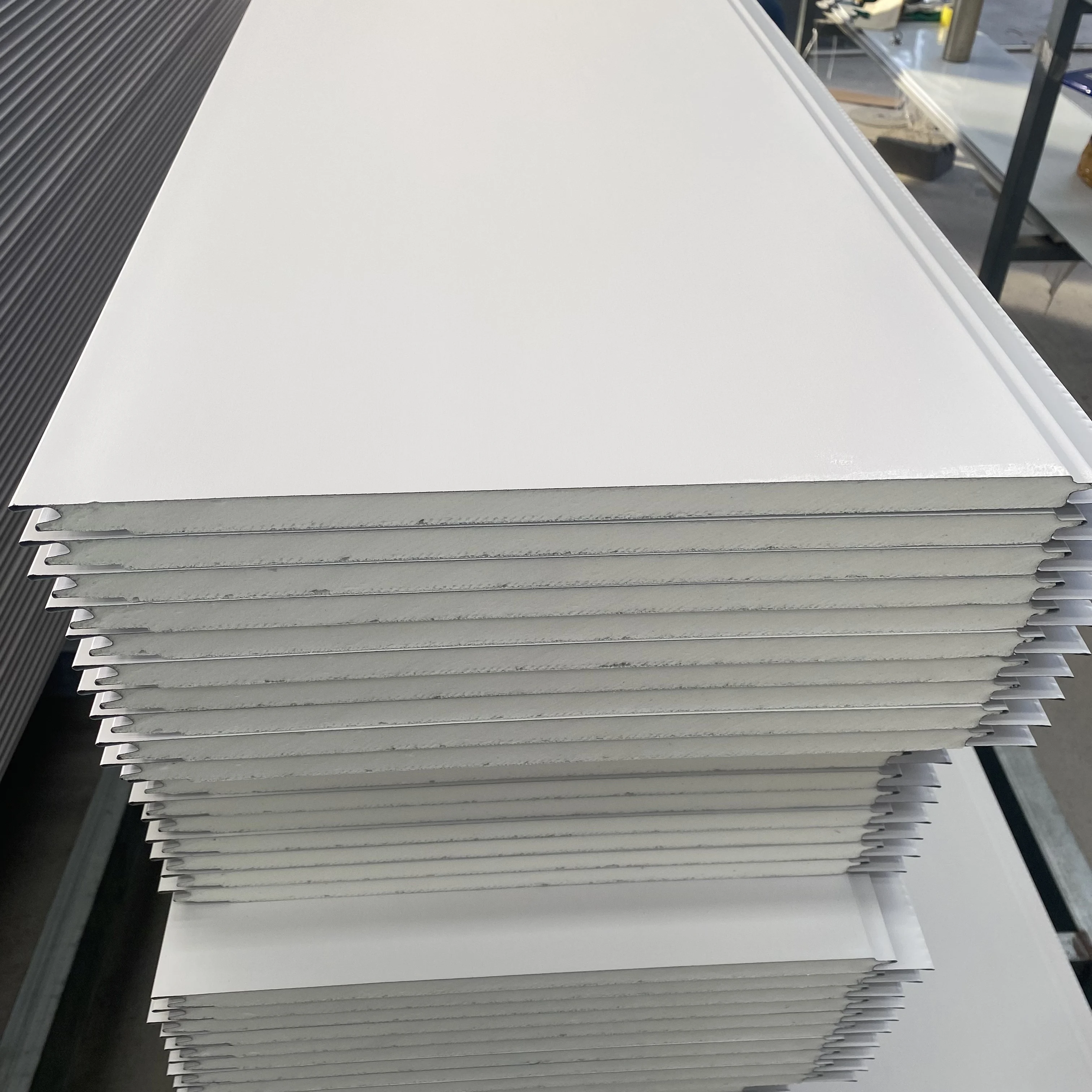 Pannelli Sandwich in PU PVC per Isolamento Materiali da Costruzione per Magazzini Esterni Pannelli SIP