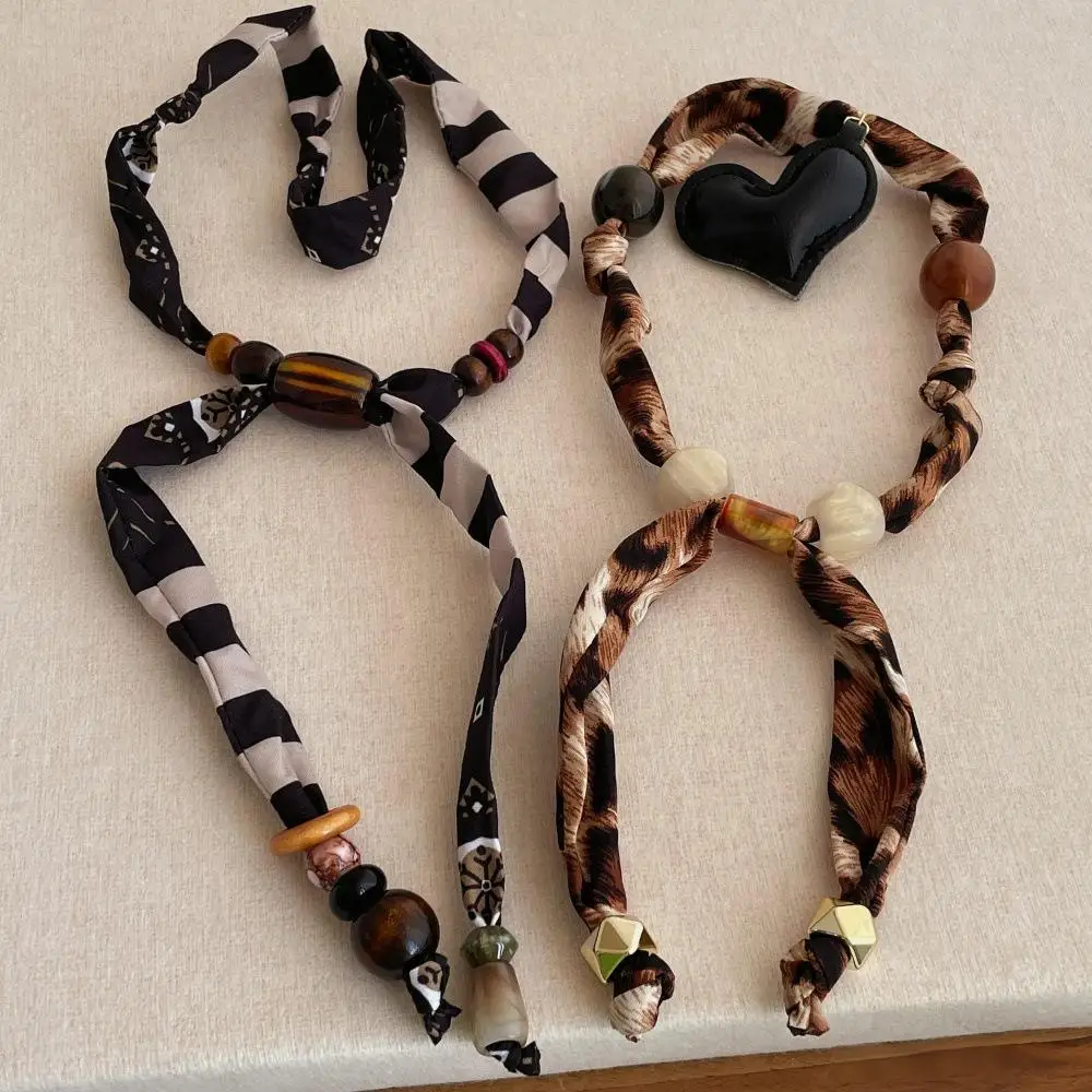 Moda Maillard leopardata sciarpa di seta collana Design retrò unico per l'autunno e l'inverno delle donne con accessori di perline