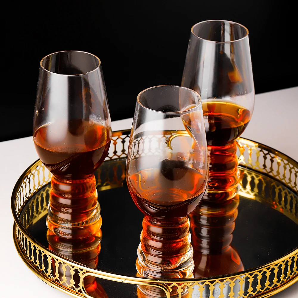 Commercio all'ingrosso personalizzato Logo fatto a mano chiaro tazze infrangibili sicuro in rilievo boccale di birra all'ingrosso Logo personalizzato soffiato a mano infrangibile sicuro