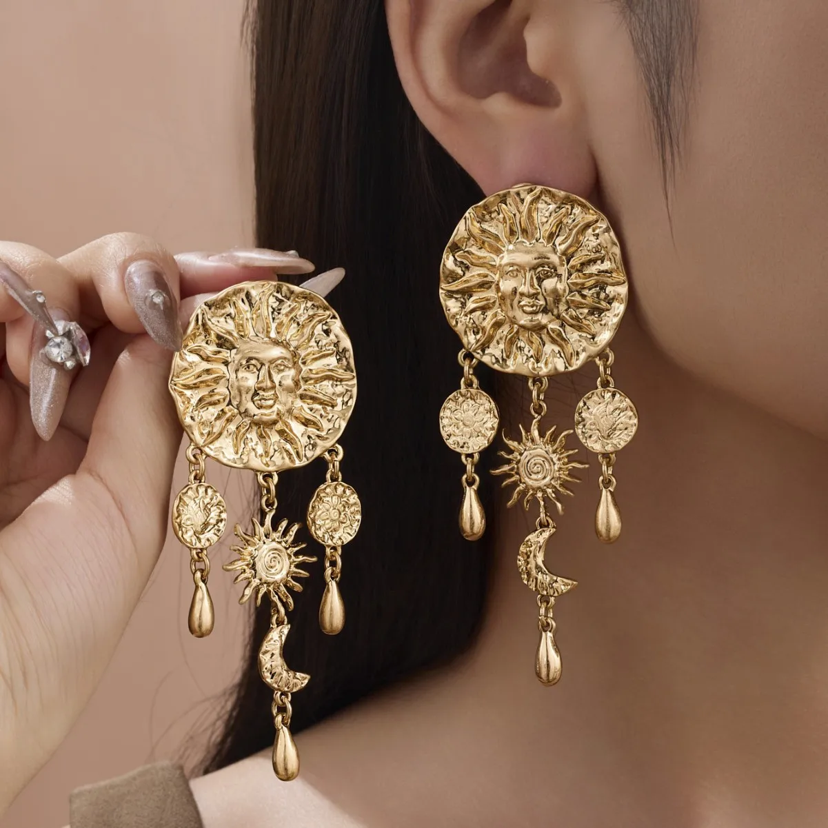 Kaimei 2026 Gioielli alla Moda Personalizzabili Orecchini Lunghi Esagerati Stile Punk Europeo con Sole e Luna Orecchini Retrò Unisex all'Ingrosso