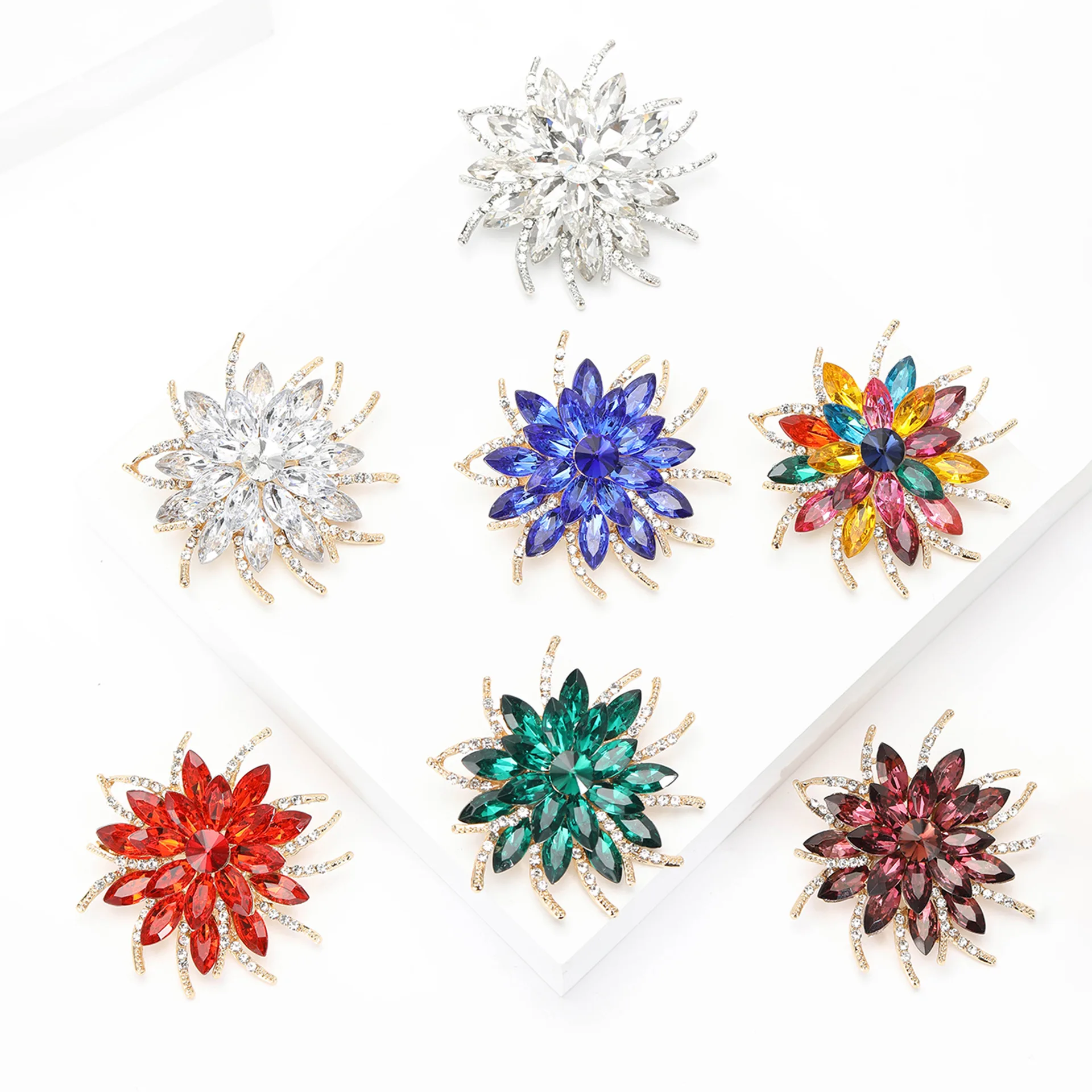 Spilla di strass di cristallo di lusso per le donne di moda elegante abbigliamento colletto accessori gioielli spilla spilla spilla all'ingrosso