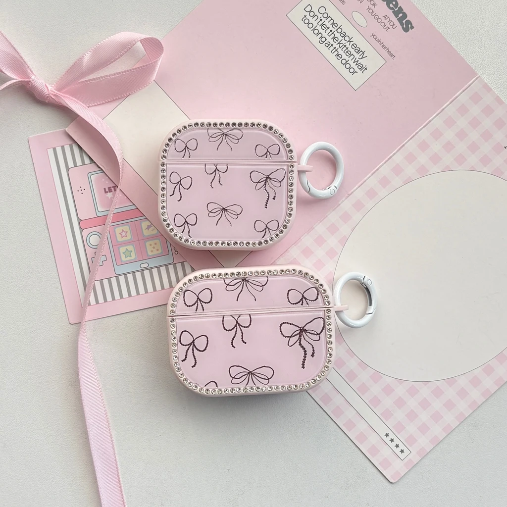 Süße Mädchen-Serie, Strass-Dekoration, rosa Schleife, magnetisch, mit Haken, Kopfhörer-Hülle für AirPods 1 oder 2, 3, 4, Pro 2 Pro 3 Image