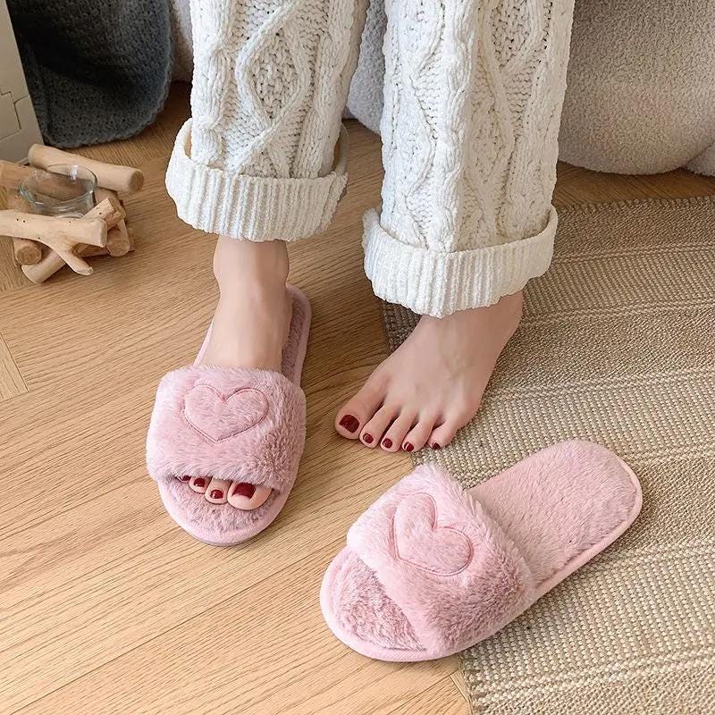 Pantofole morbide in peluche per donna] Nuove pantofole di peluche decorate con amore di alta moda per donna con punta aperta, morbide e comode, legge
