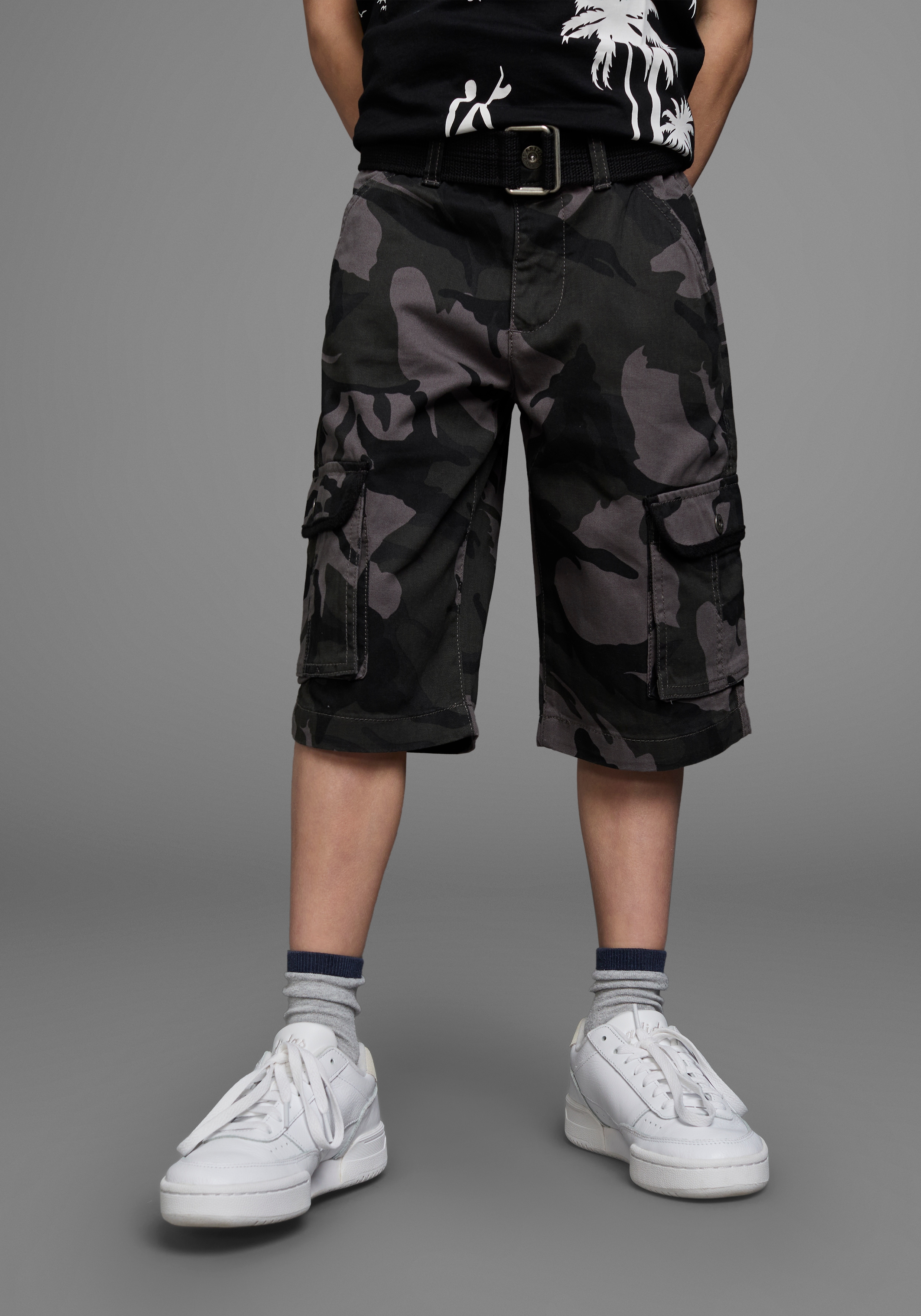 Shorts KIDSWORLD "2tlg. Bermudas+Gürtel", Jungen, Gr. 152, N-Gr, grau (grau tarnfarben), Web, Obermaterial: 100% Baumwolle, tarnfarben, bequem, Hosen Shorts, mit Textilgürtel Image