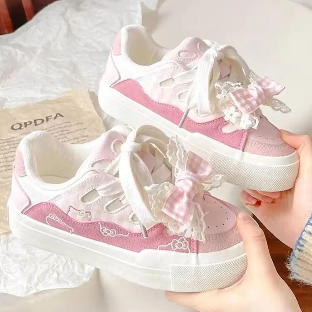 Niedliche Hello Kitty Board-Schuhe, Cartoon-Sneaker mit dickem Boden, Freizeitschuhe, Anime Kt Damen-Anti-Rutsch-Schuhe, Kawaii-Sportschuhe für Mädchen
