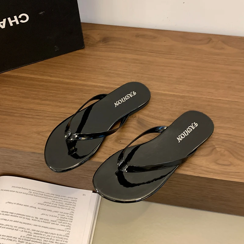 Große Sandalen Damenschuhe Sommer 2025, neue Flip-Flops, äußere Hausschuhe, flache Sandalen