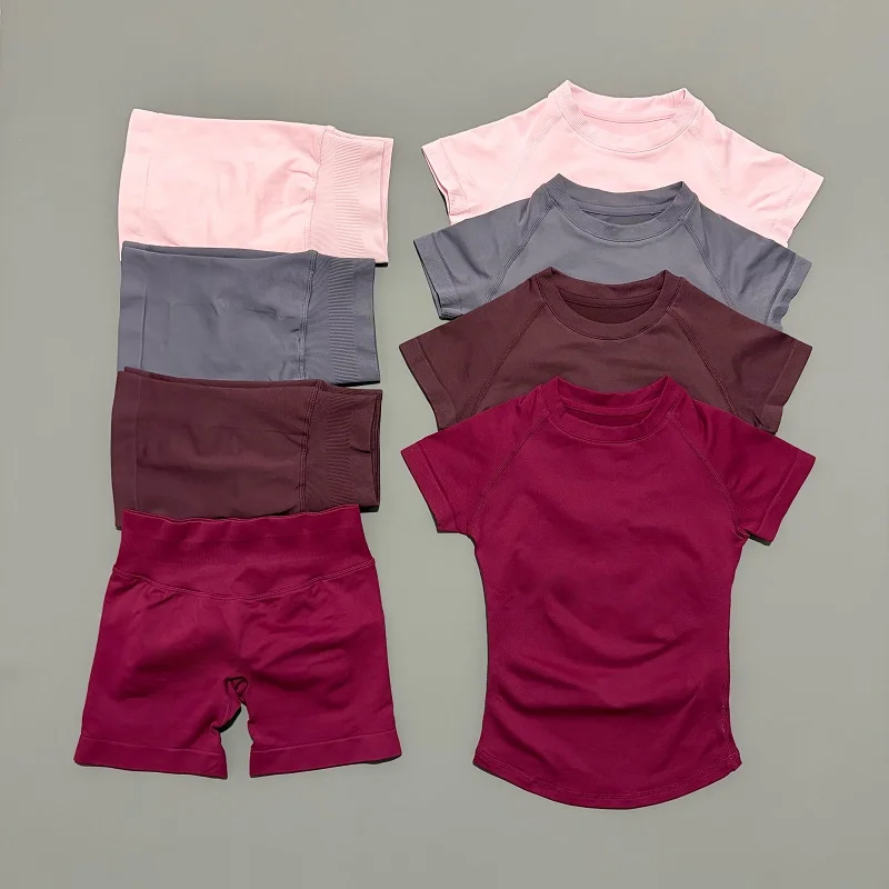 Ensemble de sport 2 pièces : Haut de yoga sans couture à manches courtes et short de sport pour femme, idéal pour l'entraînement, la course et la gym