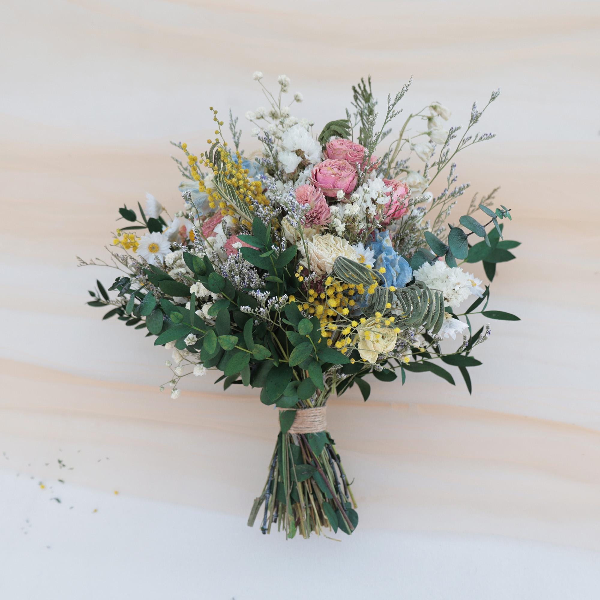 Bouquet da sposa misto di eucalipto, mimosa, rose secche, bouquet da sposa con fiori secchi, bouquet da damigella d'onore con fiori secchi