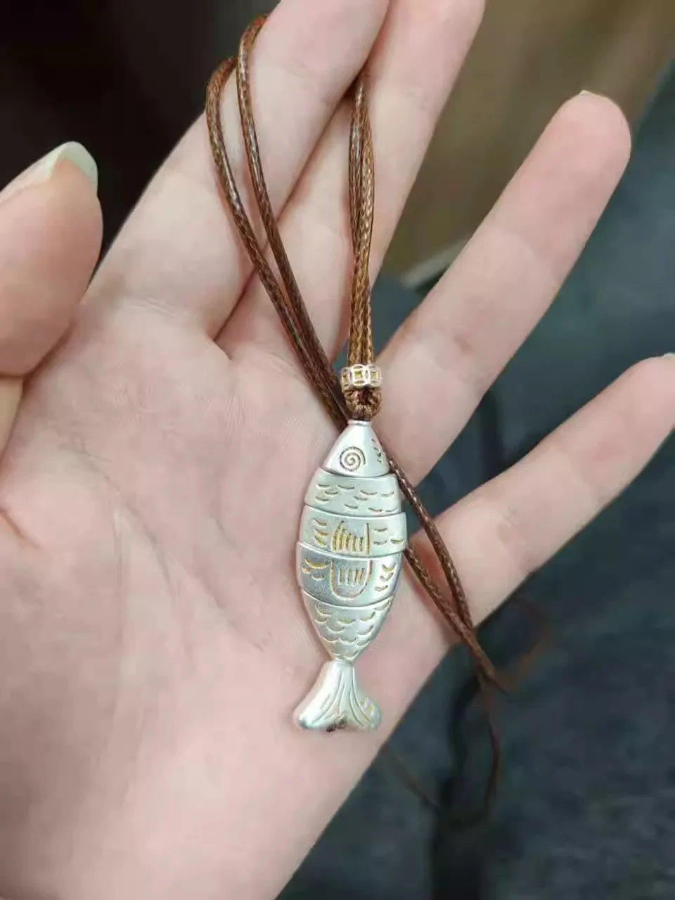 Collana da uomo vintage Boho Collana regolabile con cordoncino in vera pelle Collana con ciondolo a forma di pesce Collana con ciondolo lungo Gioielli fatti a mano regalo