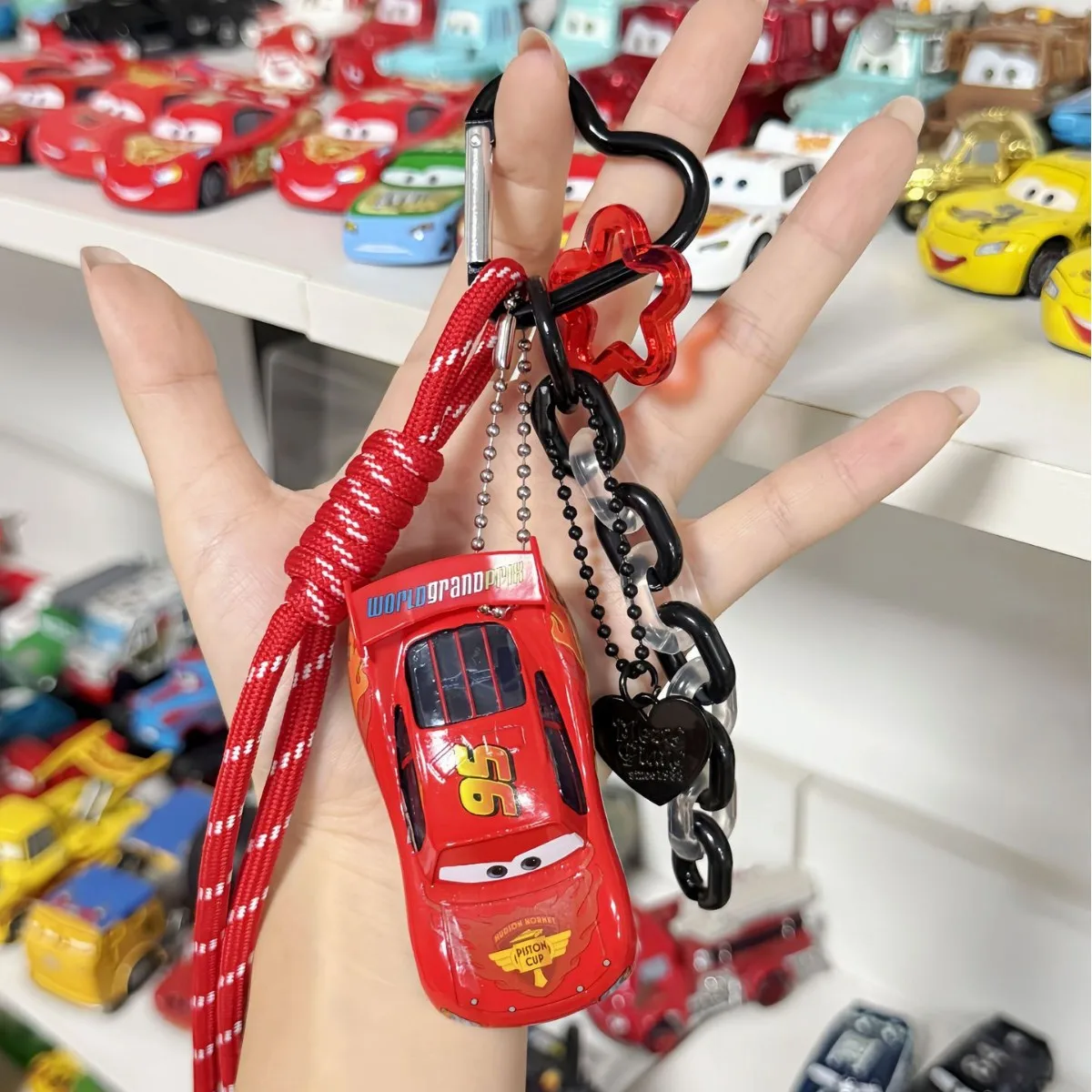 Auto-Schlüsselanhänger-Set - Lightning McQueen & Mater Klassische Charaktere aus Legierung, Sammlerstück & Auto-Accessoires Image