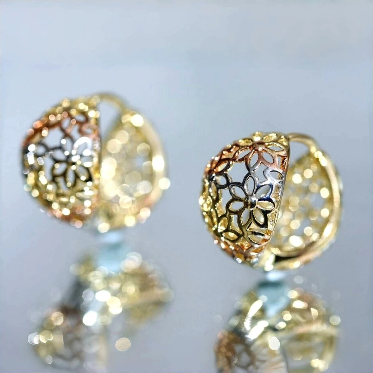 Vintage Vergoldete Hohle Handgeschnitzte Strukturierte Design-Creolen für Damen Exquisiter Bankett- und Festivalschmuck Accessoires Image