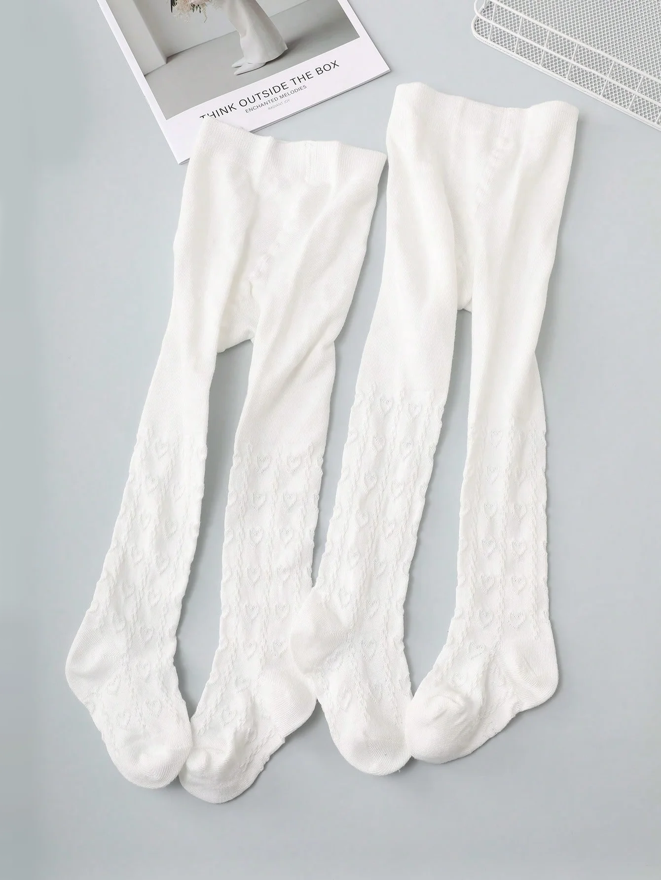 2 Paar weiße, niedliche, mit Blumenmuster versehene, eng anliegende und figurbetonte Netzleggings für Mädchen, süße, bezaubernde Mädchenleggings für alle Jahreszeiten Image