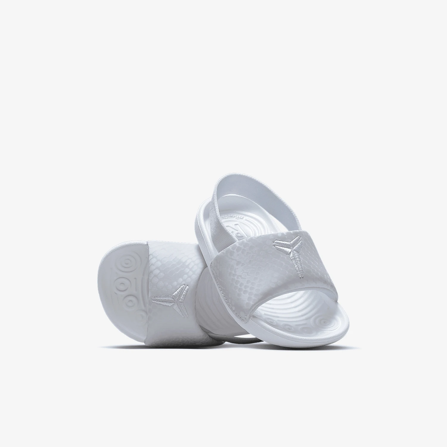 Nike Authentic Kobe Kawa Leichte, einfach zu entfernende Slides für Kleinkinder IF2876-100 Image