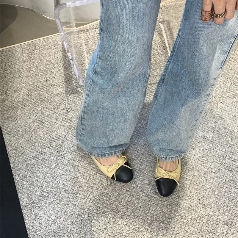 Damen Leder Flache Schuhe Modische Runde Zehenpartie Lässige Ballerina-Schuhe mit Schleife Weiche Mokassins Schwarz mit Beige Lolita-Schuhe