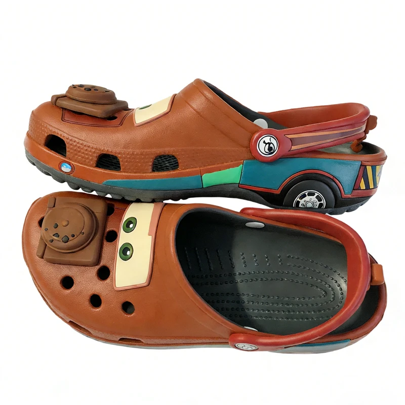 Coole Clogs im Croc-Stil, Slide-Sandalen, Disney Anime Cars Mater, rutschfeste, atmungsaktive Strandschuhe, Outdoor-Freizeitschuhe für Kinder, Geschenk