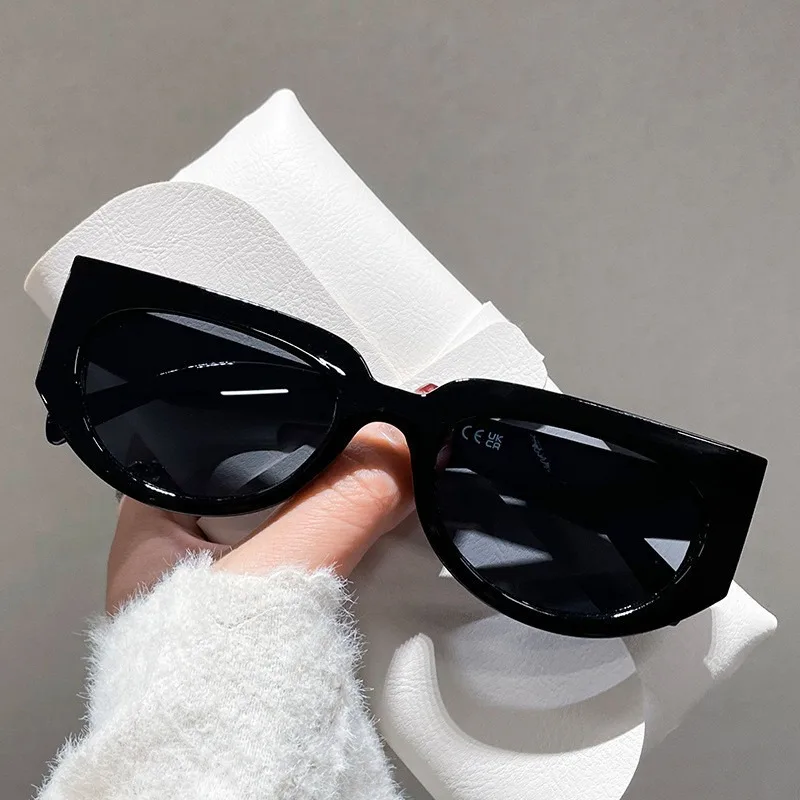 Vintage Luxus Flache Halbovale Sonnenbrille für Damen und Herren Modische Punk Rosa Beliebte Brillen mit Metallscharnier Image