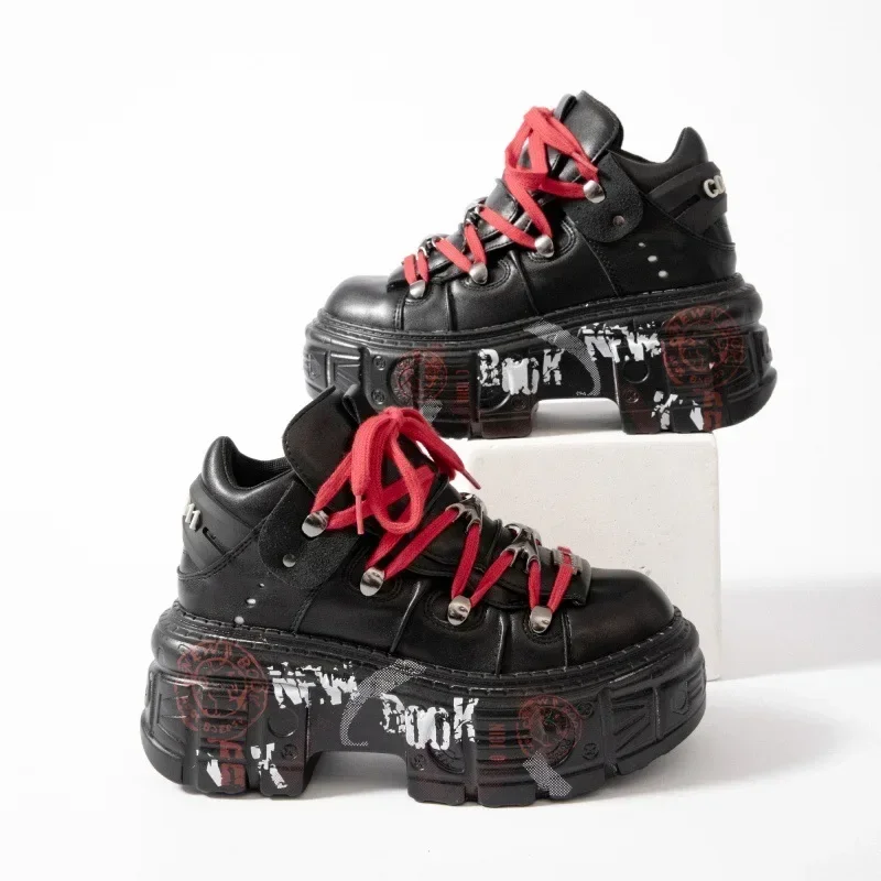 2025 NEUE Gothic Ankle Rock Stiefel Frau Metall Dekor Plattform Turnschuhe Neue Punk Stil Frauen Schuhe Lace-up Schuhe