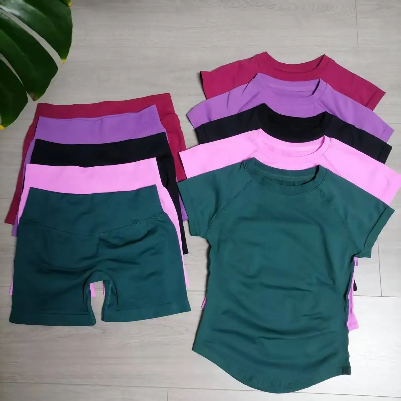 Ensemble de sport 2 pièces best-seller : haut de yoga sans couture à manches courtes et short de sport pour femme, idéal pour l'entraînement, la course et la gym