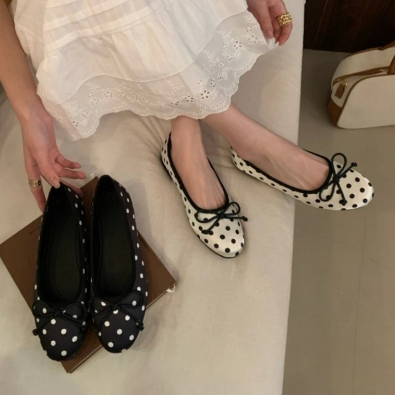 2026 Frühling Polka Dot Damen Ballerinas Bequeme Runde Zehenpartie Flache Schuhe Street Style Weiche Sohle Elegante Damenschuhe